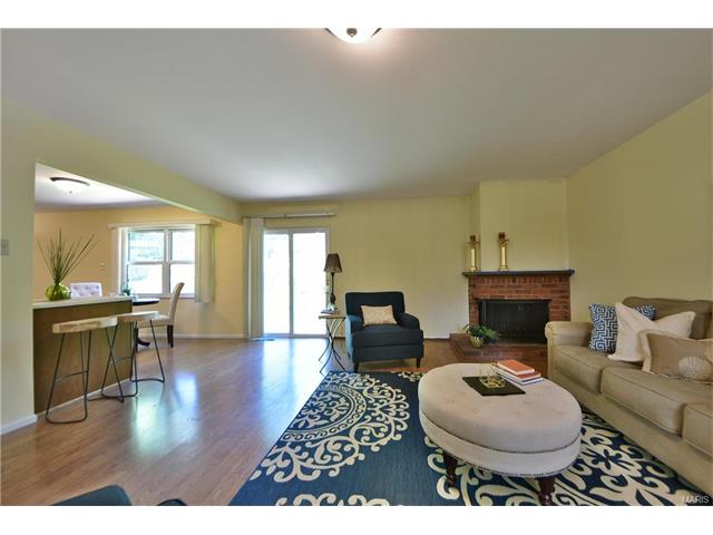 923 La Cherie, Ballwin, MO 63021 photo 2