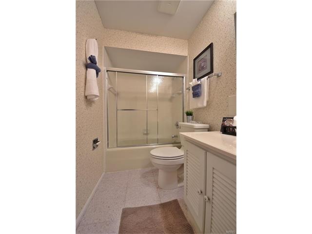 923 La Cherie, Ballwin, MO 63021 photo 10