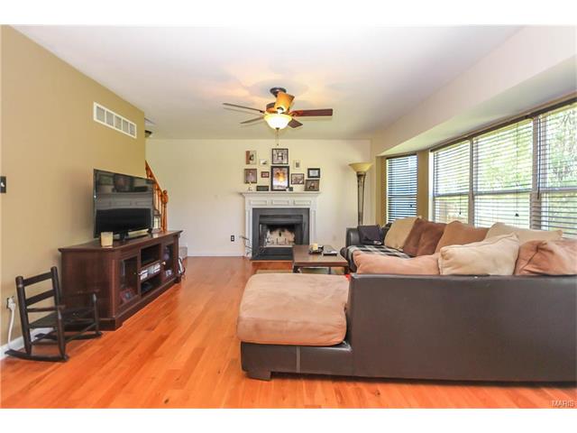 607 Topaz Dr, O'fallon, MO 63366 photo 9