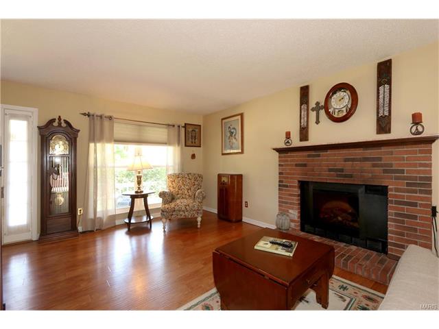 864 Ginger Wood Ct, Ballwin, MO 63021 photo 3