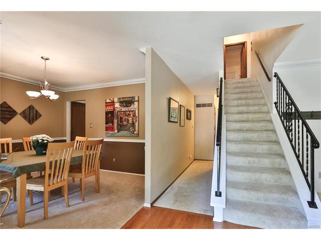 675 Rustic Valley Dr, Ballwin, MO 63021 photo 4