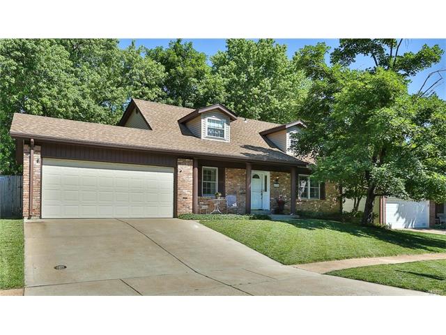 675 Rustic Valley Dr, Ballwin, MO 63021 photo 2