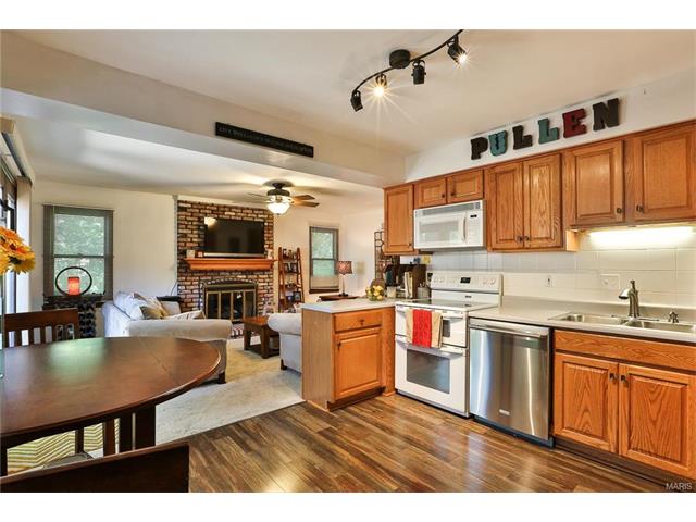 675 Rustic Valley Dr, Ballwin, MO 63021 photo 7
