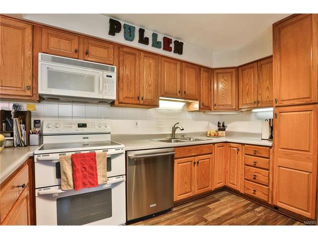 675 Rustic Valley Dr, Ballwin, MO 63021 photo 9