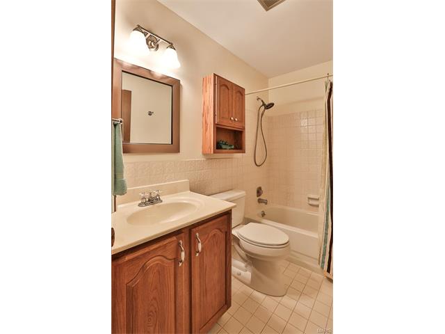 675 Rustic Valley Dr, Ballwin, MO 63021 photo 23