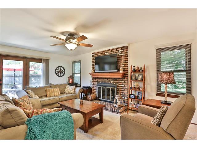 675 Rustic Valley Dr, Ballwin, MO 63021 photo 5