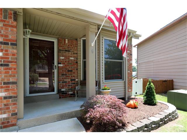 6 Carriage Creek Ct, Ballwin, MO 63021 photo 2