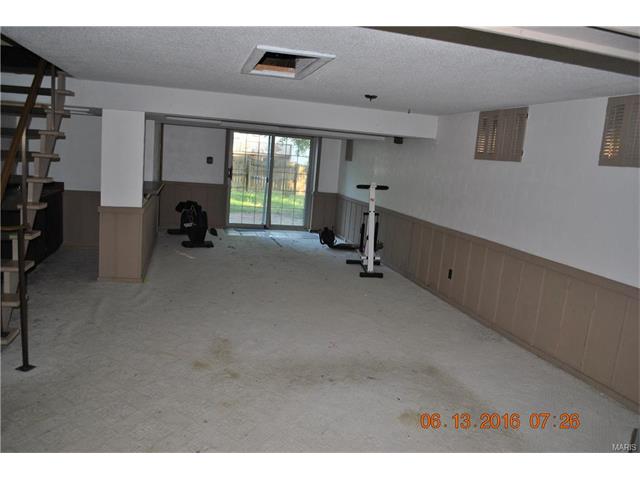 375 Genoa Dr, Ballwin, MO 63021 photo 23