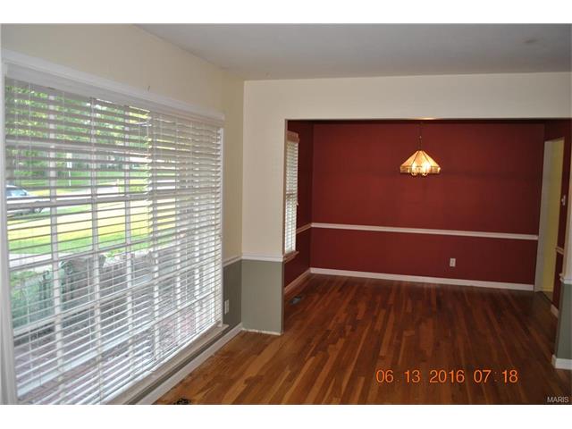 375 Genoa Dr, Ballwin, MO 63021 photo 2