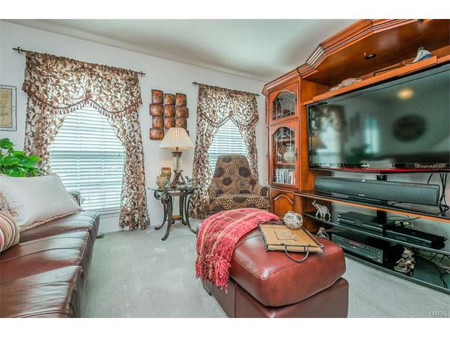 753 Hyde Dr, O'fallon, MO 63366 photo 2