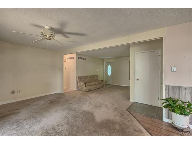 580 Larksmore, Ballwin, MO 63021 photo 11