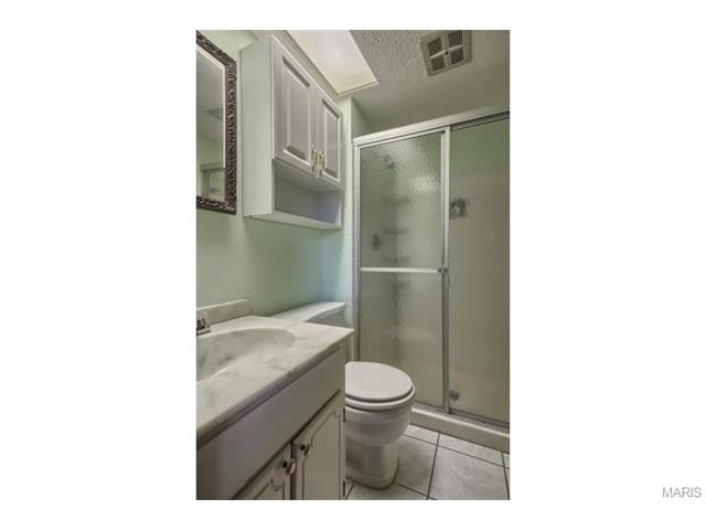 580 Larksmore, Ballwin, MO 63021 photo 17