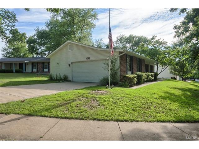 580 Larksmore, Ballwin, MO 63021 photo 4