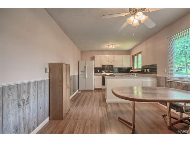 580 Larksmore, Ballwin, MO 63021 photo 6
