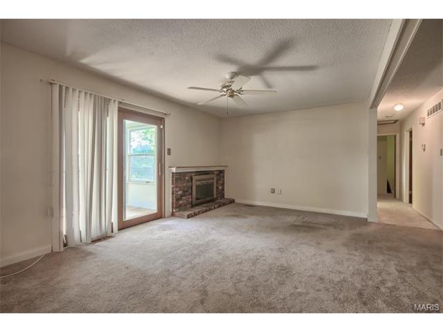 580 Larksmore, Ballwin, MO 63021 photo 10