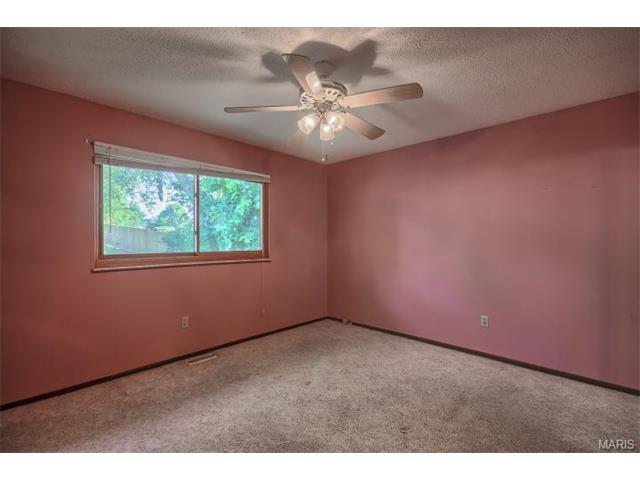 580 Larksmore, Ballwin, MO 63021 photo 12
