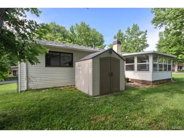 580 Larksmore, Ballwin, MO 63021 photo 2