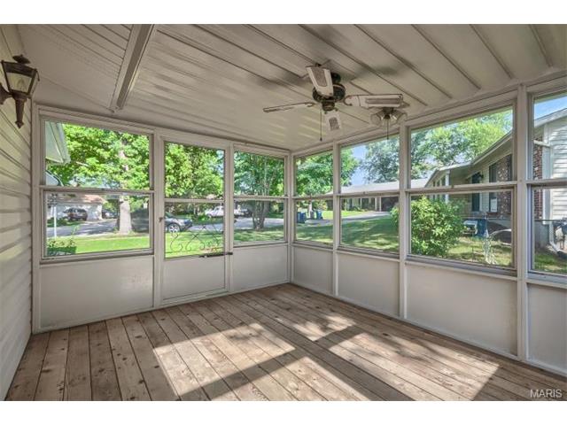 580 Larksmore, Ballwin, MO 63021 photo 5