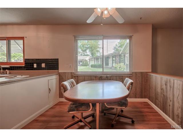 580 Larksmore, Ballwin, MO 63021 photo 9
