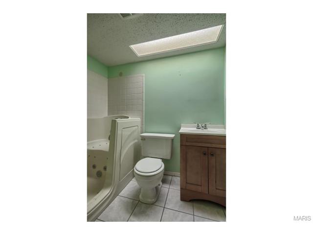 580 Larksmore, Ballwin, MO 63021 photo 15