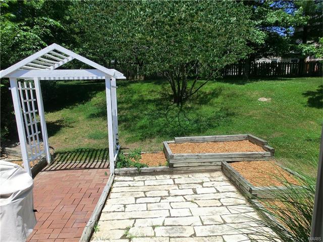 529 Great Hill Dr, Ballwin, MO 63021 photo 24