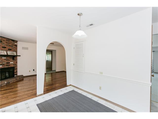 501 Arborwood Dr, Ballwin, MO 63021 photo 9