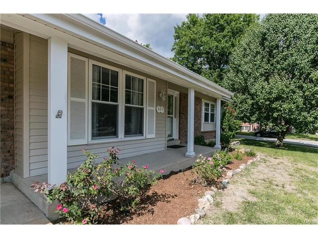 501 Arborwood Dr, Ballwin, MO 63021 photo 2