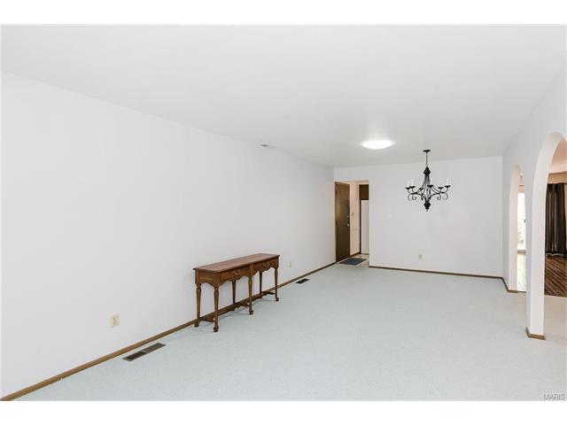 501 Arborwood Dr, Ballwin, MO 63021 photo 3