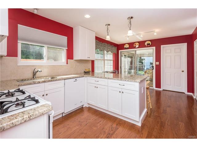 855 Pontoison Dr, Manchester, MO 63021 photo 9