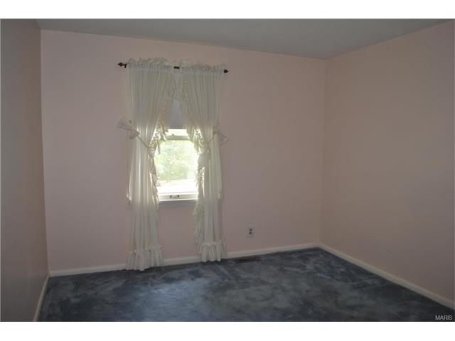 141 Holloway Rd, Ballwin, MO 63011 photo 3