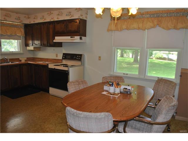141 Holloway Rd, Ballwin, MO 63011 photo 8