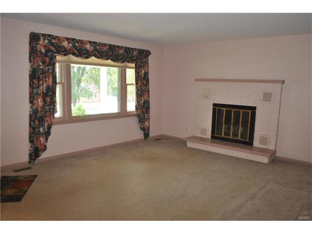 141 Holloway Rd, Ballwin, MO 63011 photo 2