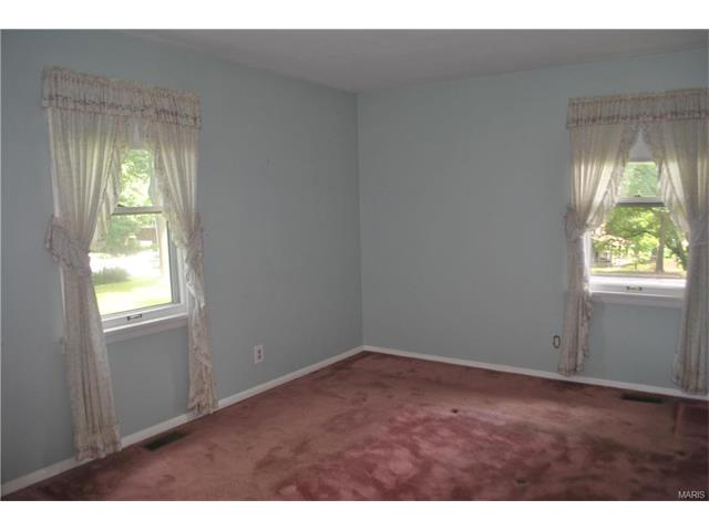 141 Holloway Rd, Ballwin, MO 63011 photo 5
