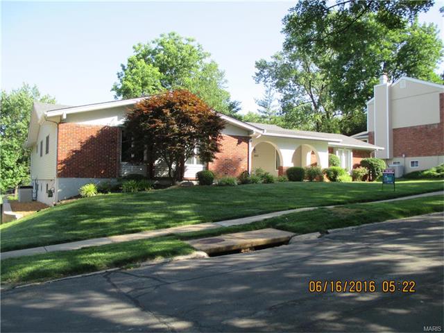 807 Rotherham, Ballwin, MO 63011 photo 2