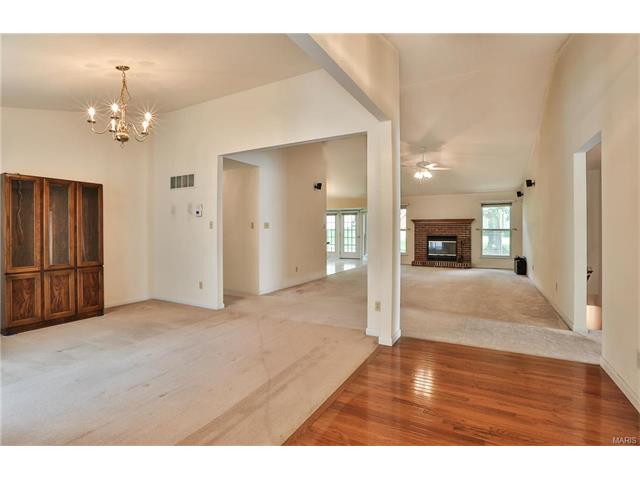 263 Windy Acres Estates Dr, Ballwin, MO 63021 photo 4