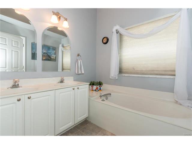 11 Tupelo Parc Ct, O'fallon, MO 63368 photo 12