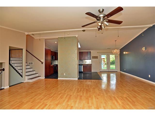 766 Sulphur Spring Ct, Ballwin, MO 63021 photo 2