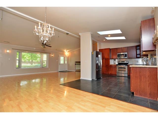 766 Sulphur Spring Ct, Ballwin, MO 63021 photo 3