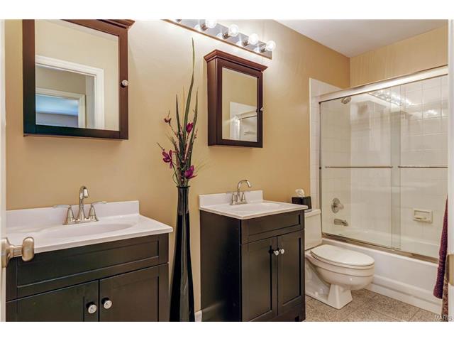 1746 Timber Ridge Ests, Ballwin, MO 63011 photo 30