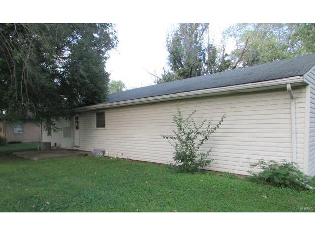 703 Highland Dr, O'fallon, MO 63366 photo 2