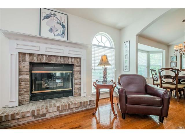 14 Briarcastle Ct, O'fallon, MO 63366 photo 8