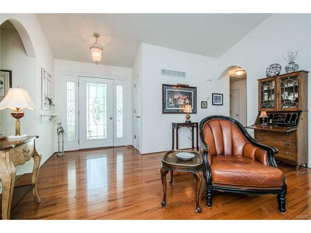 14 Briarcastle Ct, O'fallon, MO 63366 photo 3