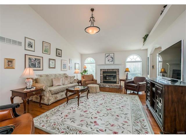 14 Briarcastle Ct, O'fallon, MO 63366 photo 4