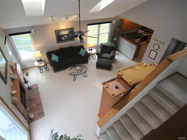 579 Oaktree Crossing Ct, Ballwin, MO 63021 photo 12