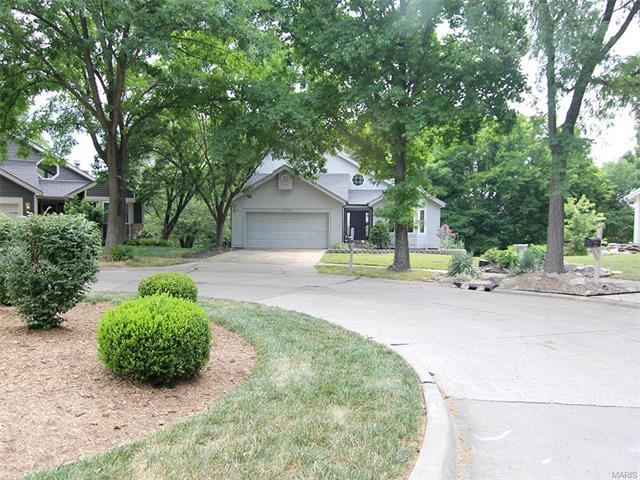 579 Oaktree Crossing Ct, Ballwin, MO 63021 photo 2