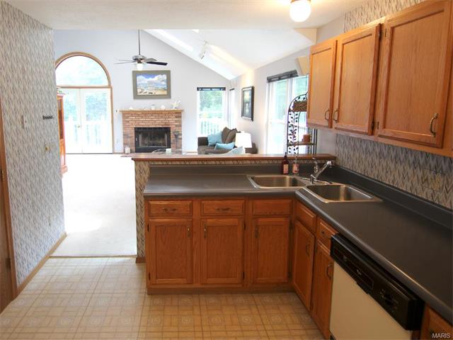 579 Oaktree Crossing Ct, Ballwin, MO 63021 photo 6