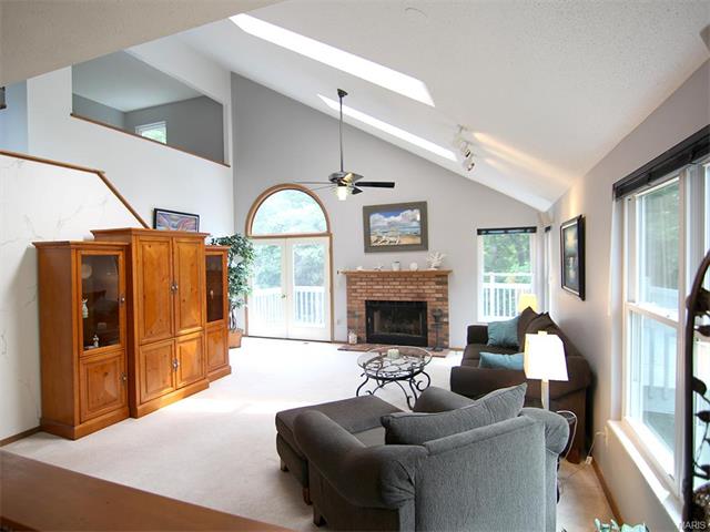 579 Oaktree Crossing Ct, Ballwin, MO 63021 photo 3