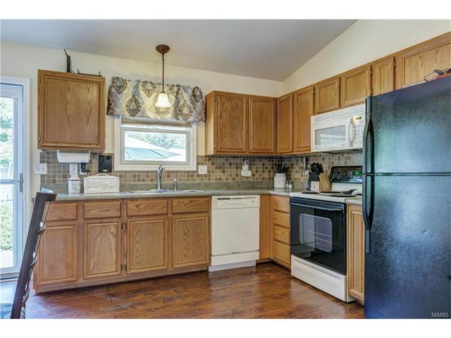 493 Chatham Dr, O'fallon, MO 63366 photo 9