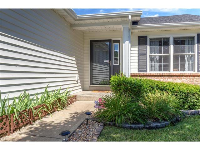 493 Chatham Dr, O'fallon, MO 63366 photo 2