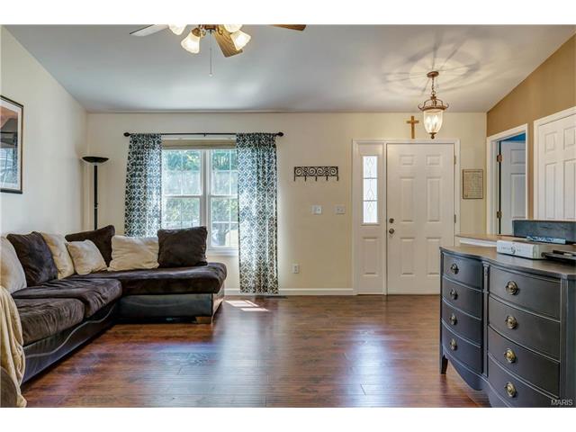 493 Chatham Dr, O'fallon, MO 63366 photo 4